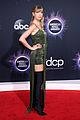 taylor-swift-amas-red-carpet