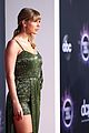 taylor-swift-amas-red-carpet