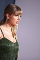 taylor-swift-amas-red-carpet