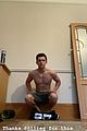 tom-handstand