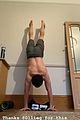 tom-handstand