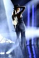 kelsea-performs