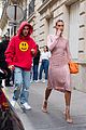 justin-and-hailey-go-out-to-dinner-in-paris