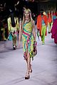 gigi-dua-versace