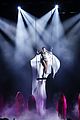 chloe-amas-perform