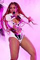 chloe-amas-perform
