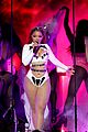 chloe-amas-perform