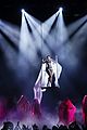 chloe-amas-perform