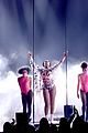 chloe-amas-perform
