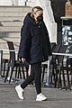 dakota-fanning-explores-venice-with-friends