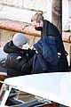 dakota-fanning-explores-venice-with-friends