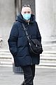 dakota-fanning-explores-venice-with-friends