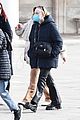 dakota-fanning-explores-venice-with-friends