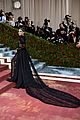 vanessa-met-carpet