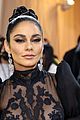 vanessa-met-carpet