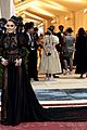 vanessa-met-carpet