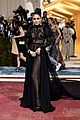 vanessa-met-carpet