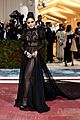 vanessa-met-carpet
