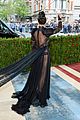 vanessa-met-carpet