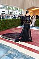 vanessa-met-carpet